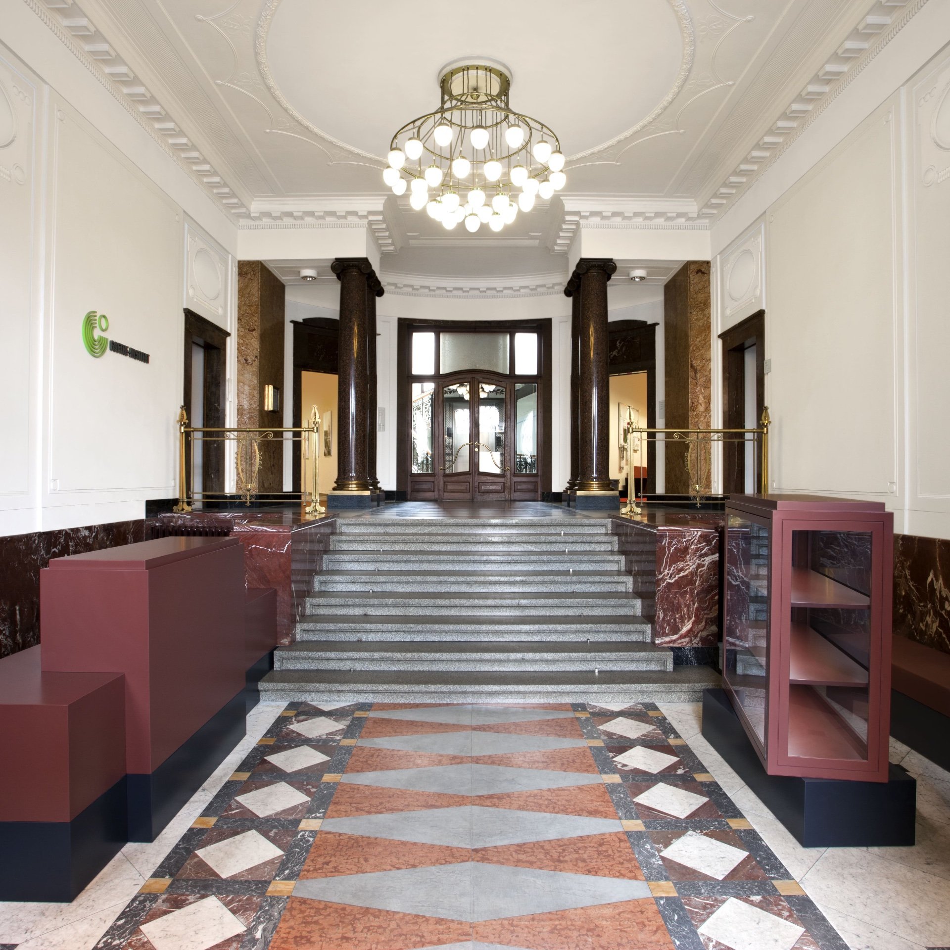 Foyer, Eingangsachse