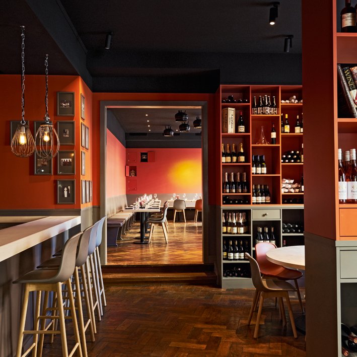 Enfilade von Bar zum Speisesaal
