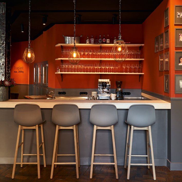 Bar, Glasregal von vorn